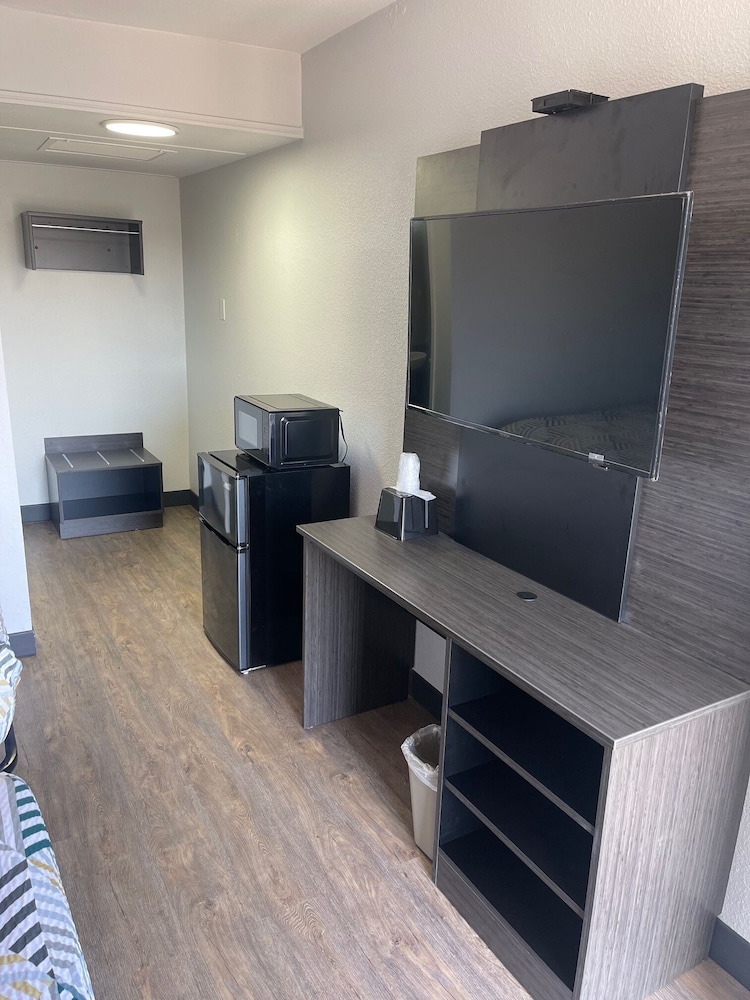 Deluxe Room, 2 Double Beds, Non Smoking, Refrigerator & Microwave - Photo 4