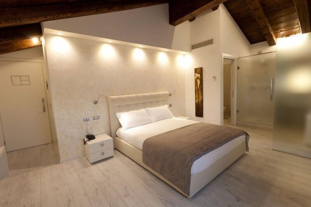 Superior Double Room, Hot Tub photo 3