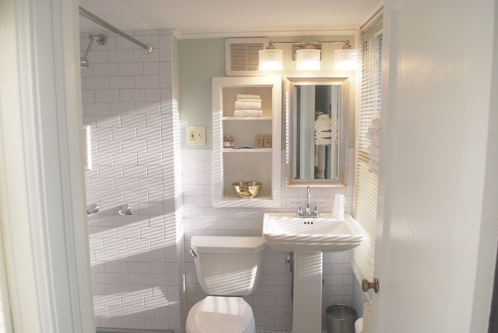 Deluxe Double Room, Ensuite (Queen with Porch #19) - Photo 8