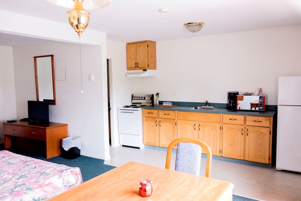 Room With 2 Queen Beds With Kitchenette Non Smoking (Non Pet Friendly) photo 2