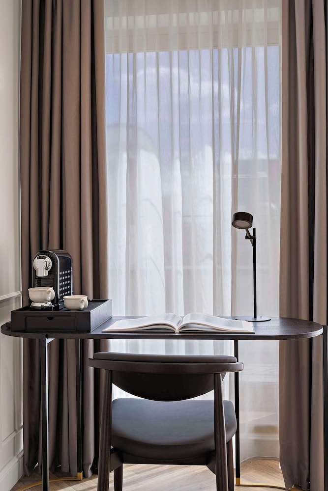 Superior Suite, Balcony, City View