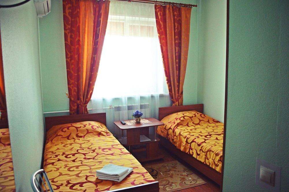 Economy Twin Room photo 1