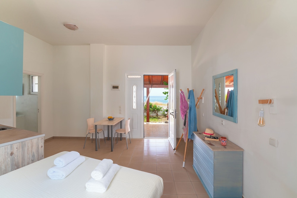 Double Room, Sea View, Beachfront photo 1