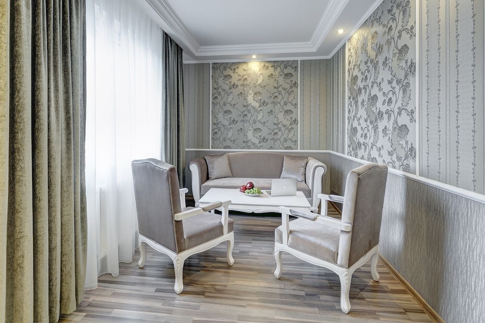 Executive Suite photo 2