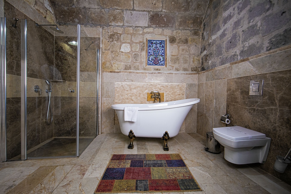 King Suite - Photo 2