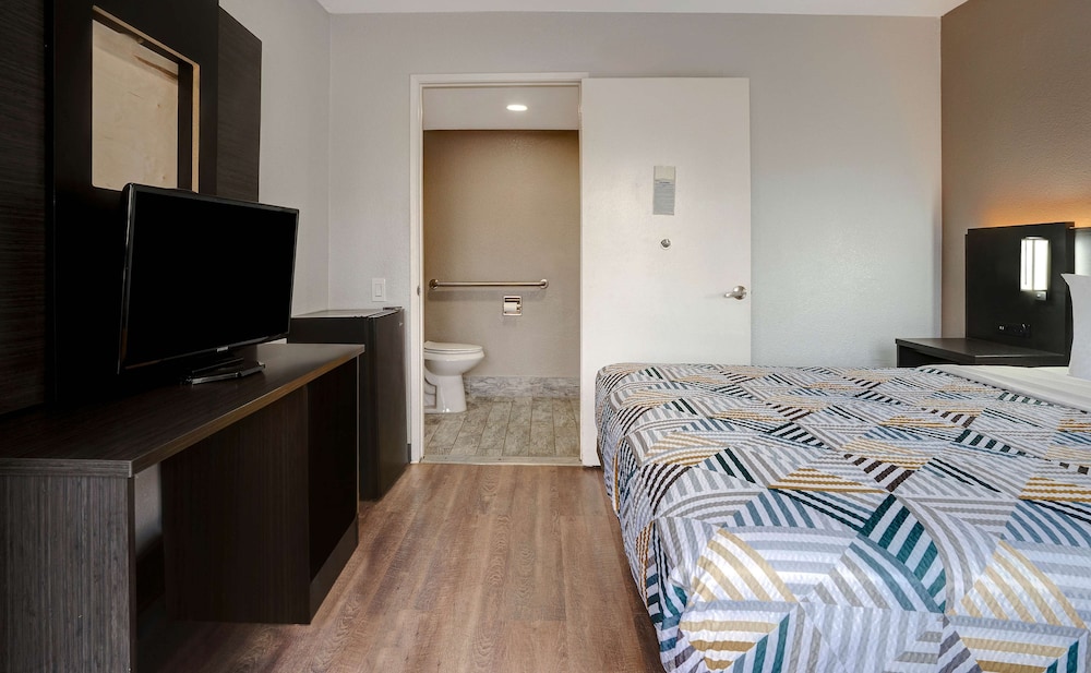 Deluxe Room, 1 Double Bed, Accessible, Non Smoking photo 2