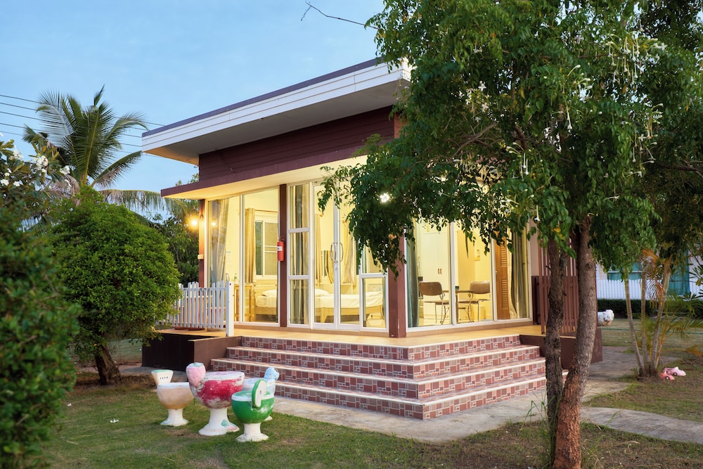 House, Patio, Garden View photo 2