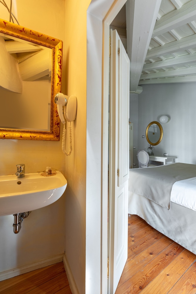 Classic Double Room - Photo 8