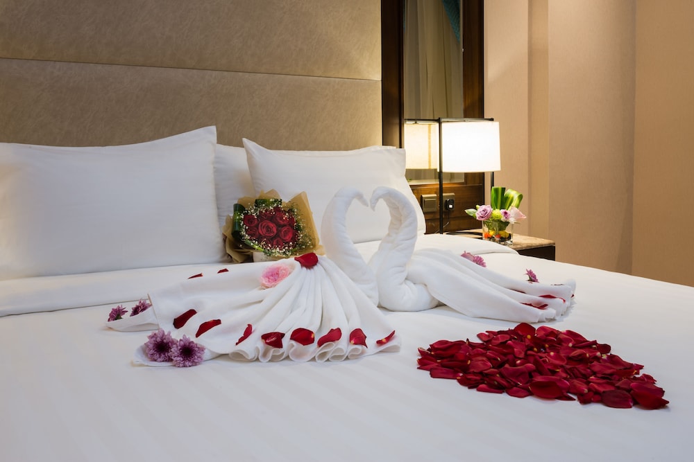 Junior Suite, 1 King Bed - Photo 2