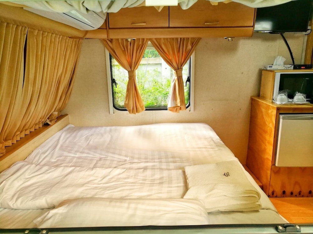 Caravan Car 03 photo 2