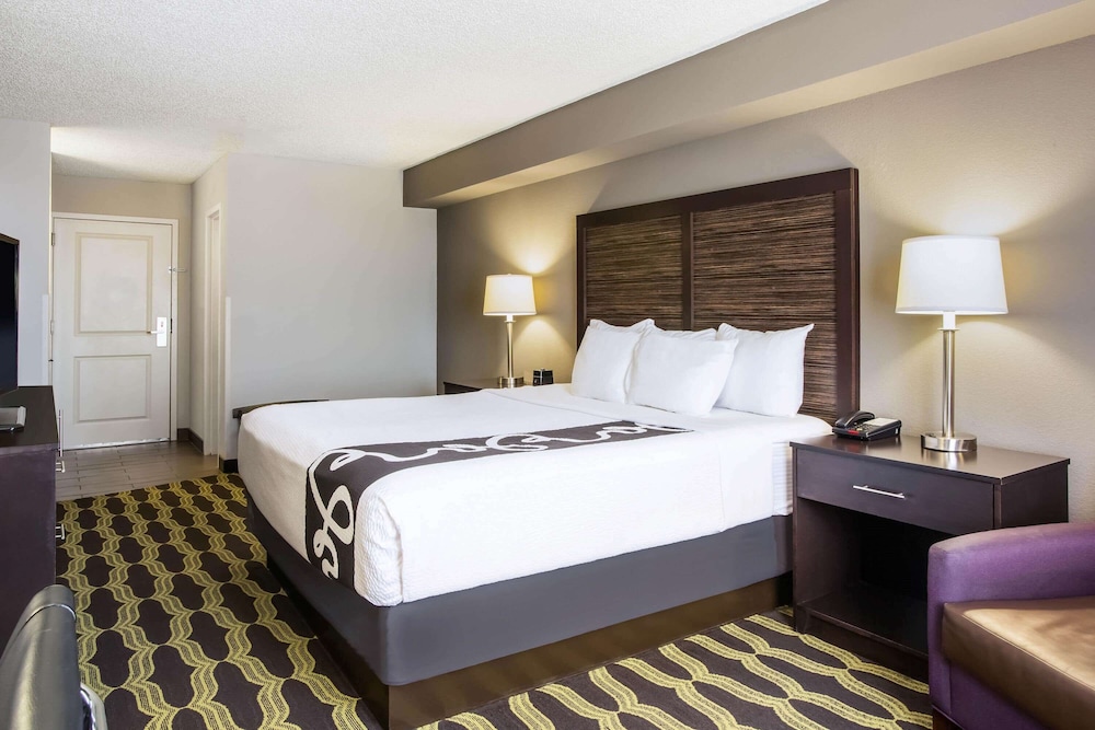 Deluxe Suite, 1 King Bed, Accessible, Non Smoking (Mobility Accessible) photo 2