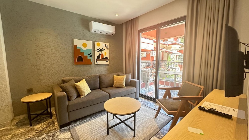 Superior Apartment, 2 Bedrooms, Kitchenette, Pool View photo 1