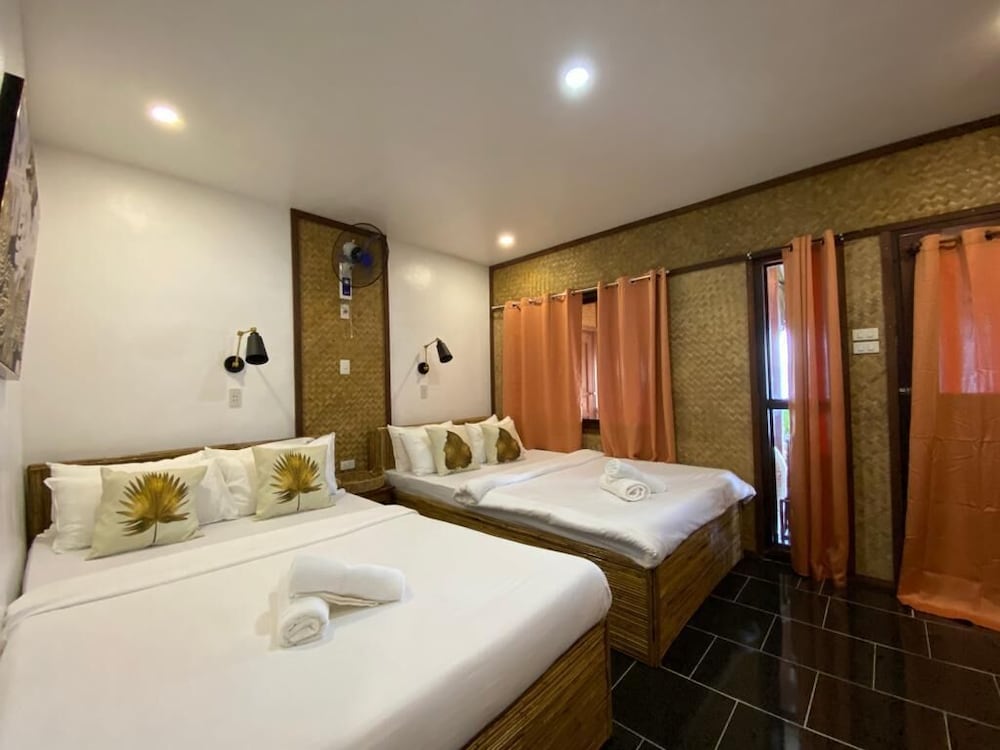 Family Room, Pool Access, Sea View photo 2