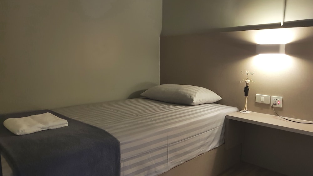 Single Room with Shared Bathroom - AC photo 1