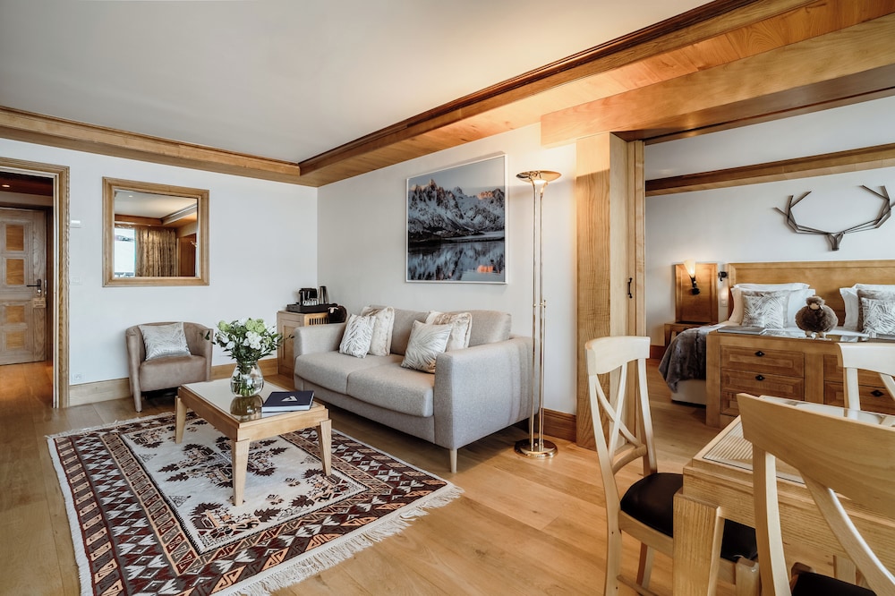 Suite (Annapurna)