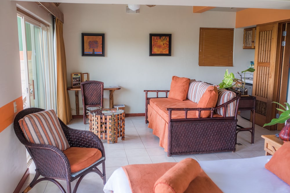 Honeymoon Suite, 1 King Bed, Bathtub, Sea View - Photo 2