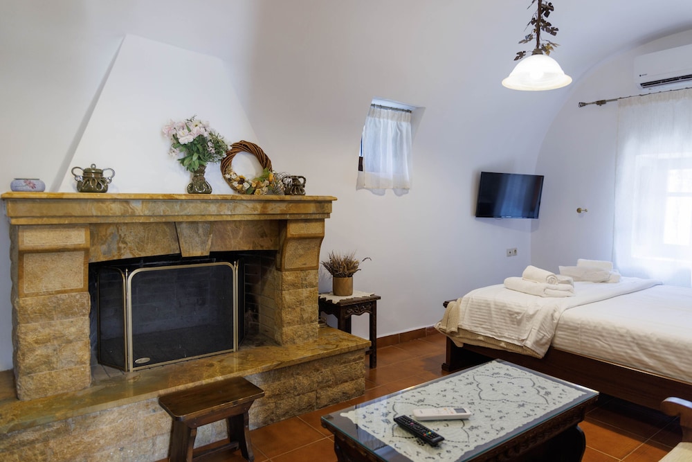 Deluxe Double Room, Fireplace photo 3