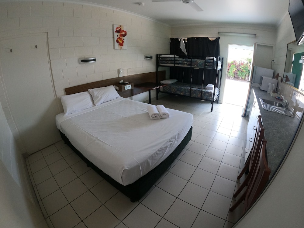 Family Room, Multiple Beds, Non Smoking photo 1