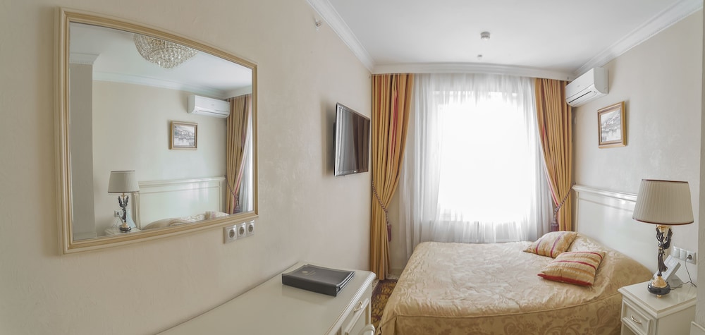 Standard Room, 1 Queen Bed photo 2