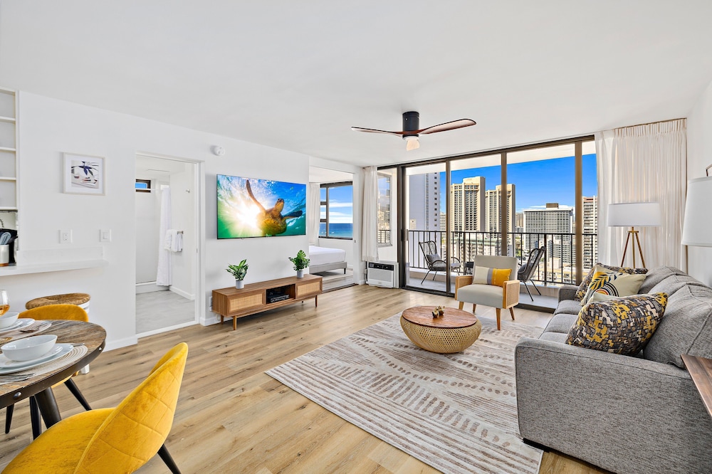 Premium Suite, 1 King Bed with Sofa bed, Air conditioning, Ocean View (0132)