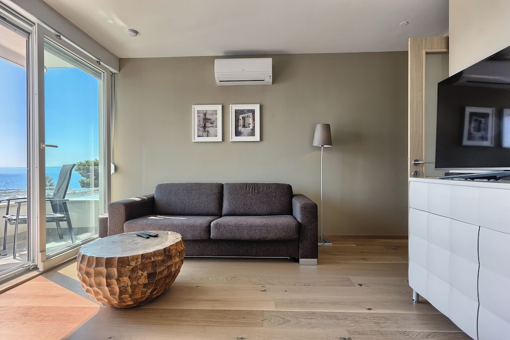 Deluxe Apartment, Beach View