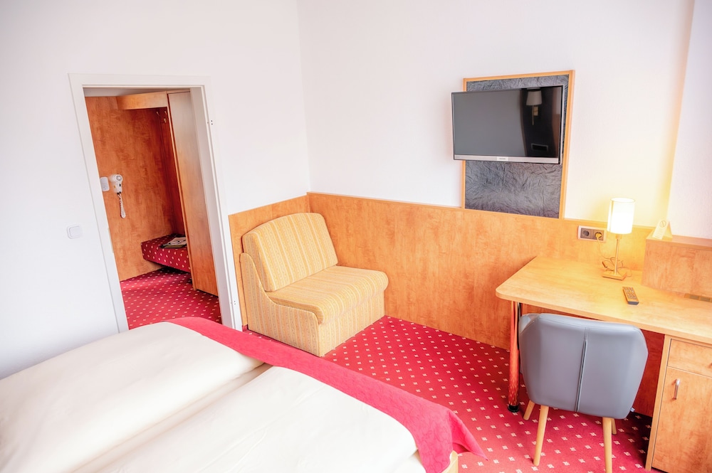 Basic Double Room photo 3