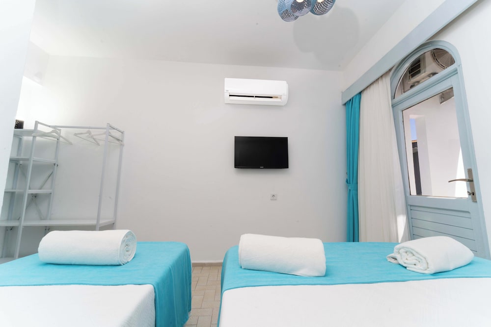 Deluxe Room - Photo 13