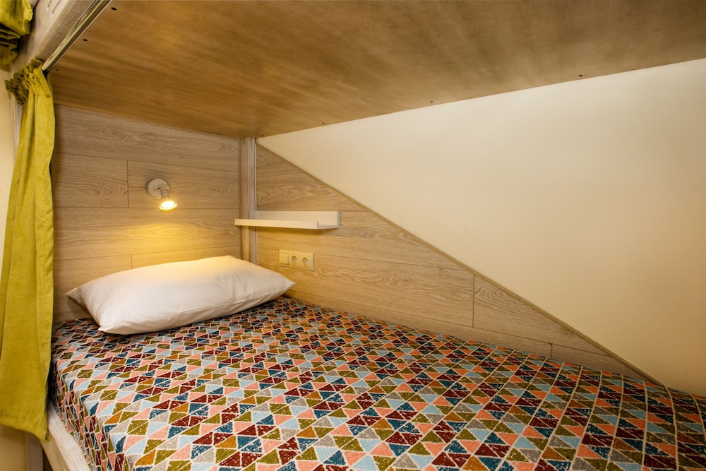 Shared Dormitory, Women only photo 2