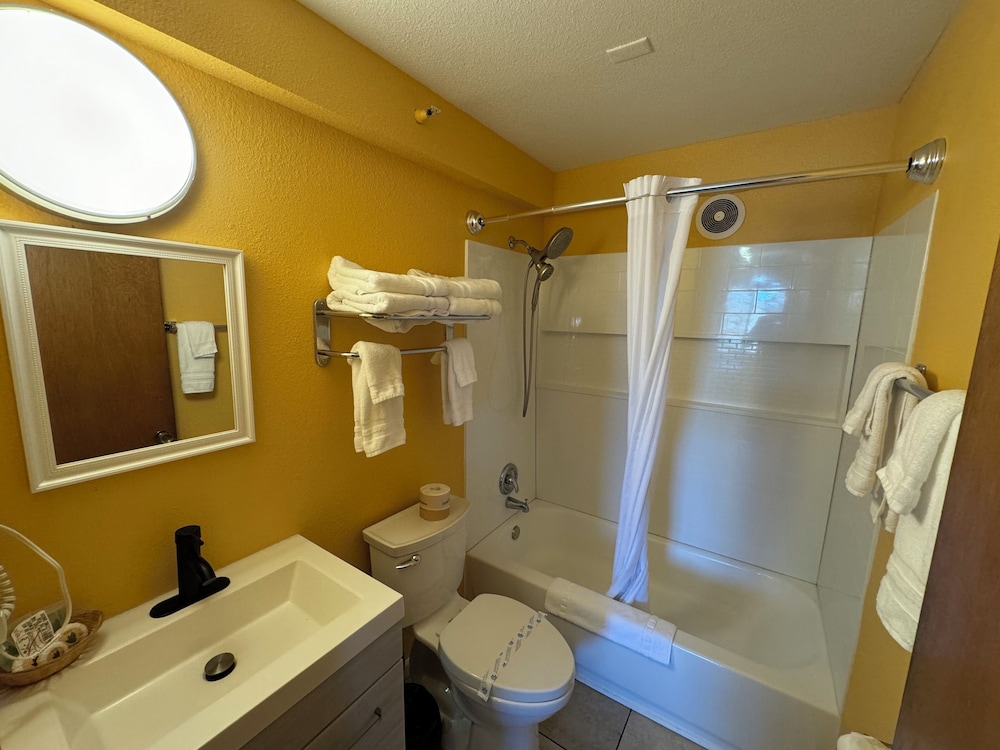 Two-Bedroom Suite - Non-Smoking photo 3