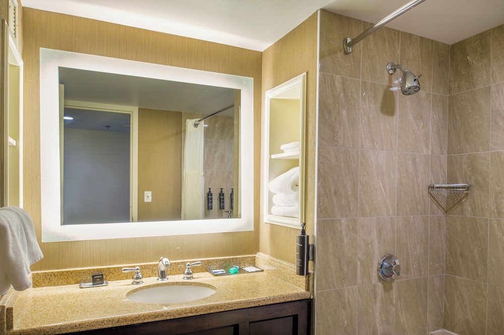 Deluxe Room, 2 Queen Beds, Non Smoking, Courtyard View - Photo 9