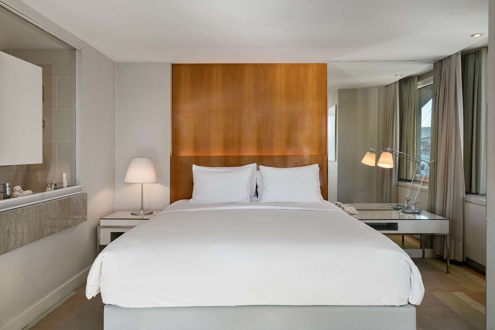 Junior Suite (Bosphorus View) photo 3