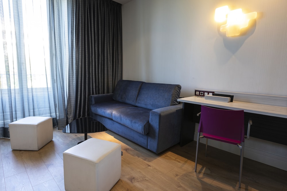 Junior Suite, Balcony, City View