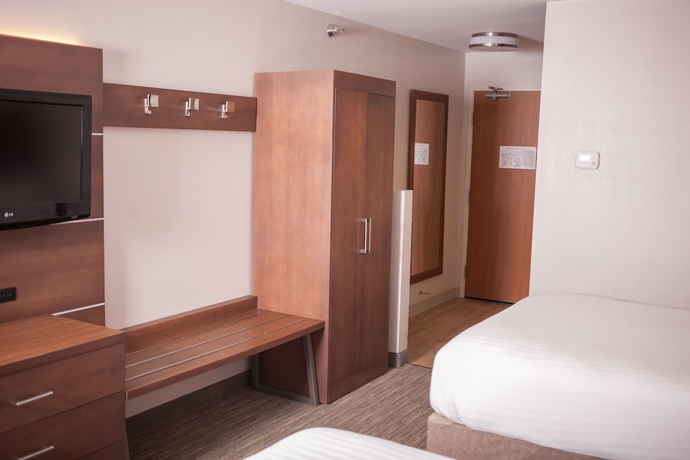 Standard Room, 2 Queen Beds - Photo 2