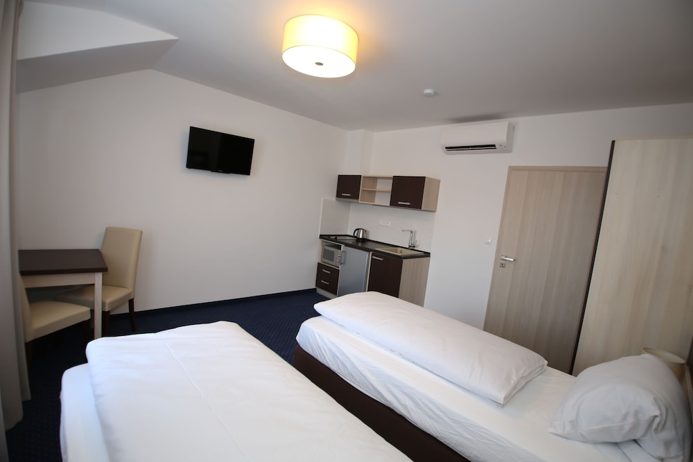 Basic Double Room, Kitchen photo 1