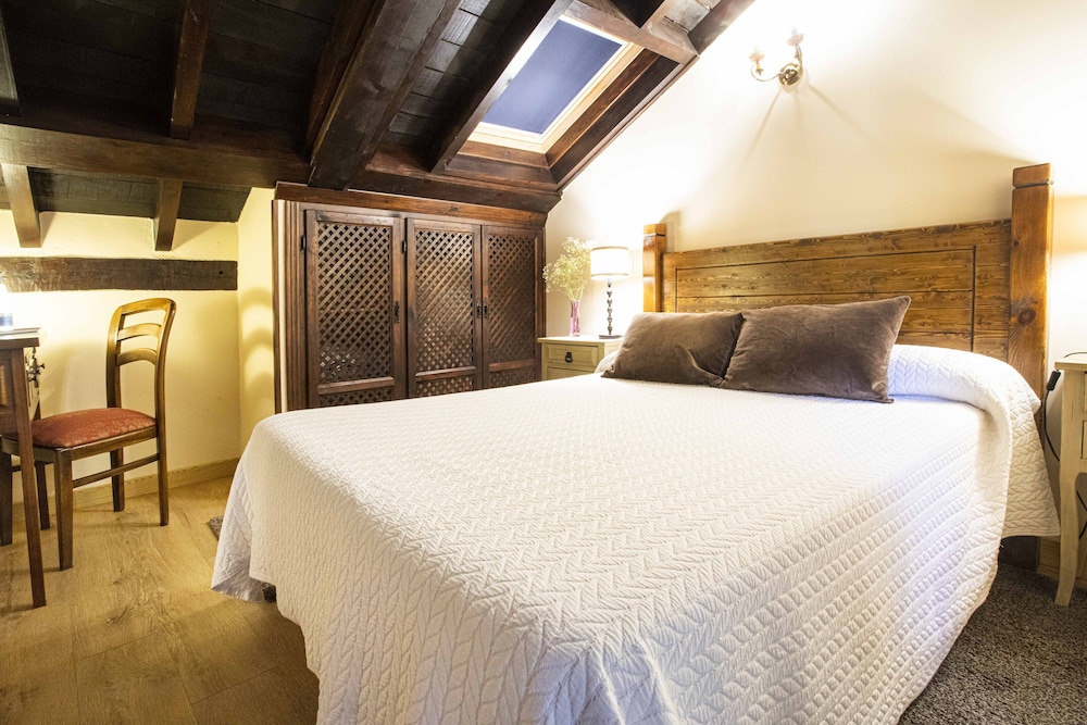 Habitación doble económica en el ático