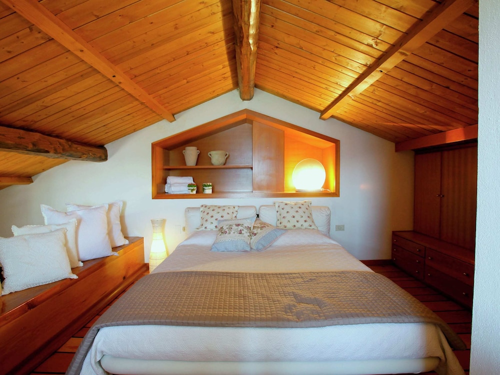 Villa photo 2