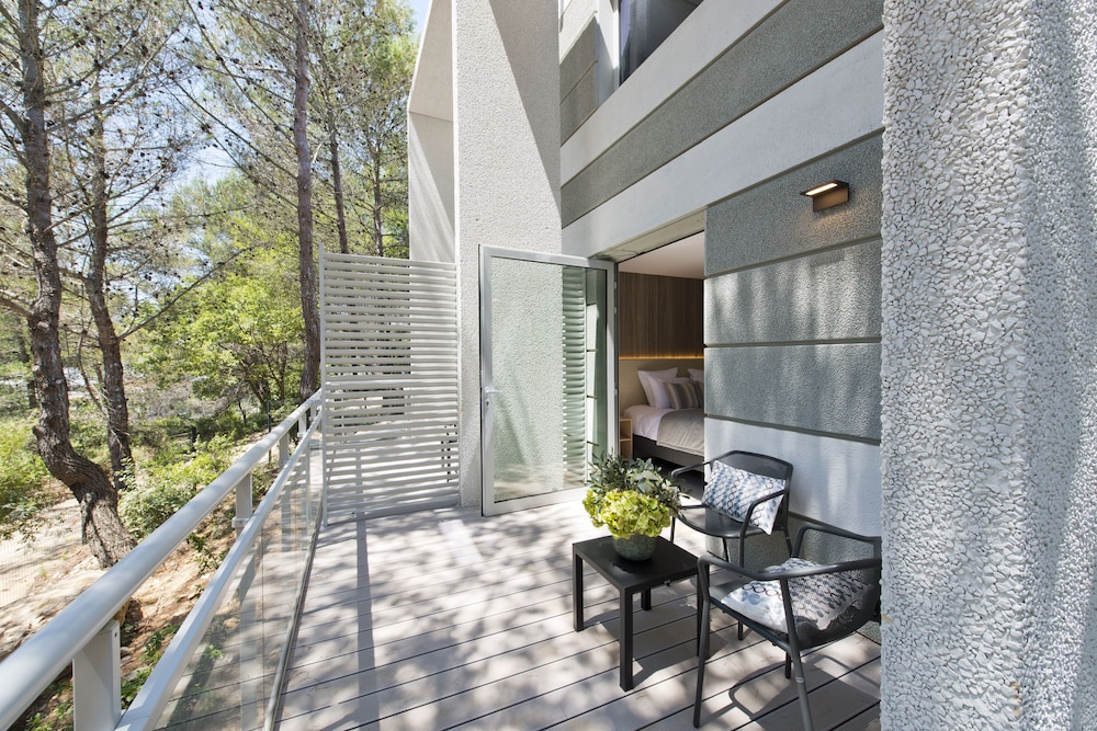 Superior Room, 1 King Bed, Terrace - Photo 5