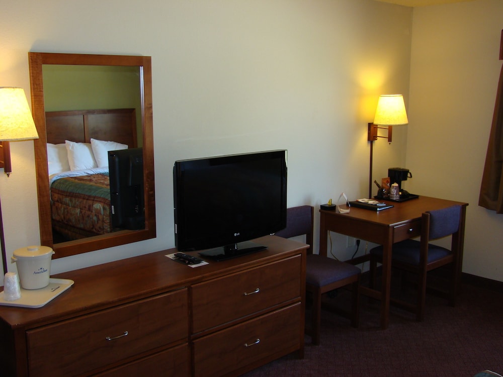 Room, 2 Queen Beds, Non Smoking - Photo 8