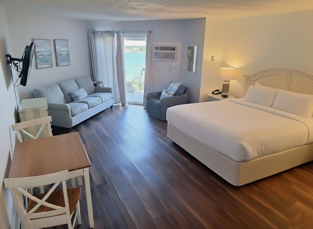 Studio, 1 King Bed with Sofa bed, Kitchenette, Bay View photo 1