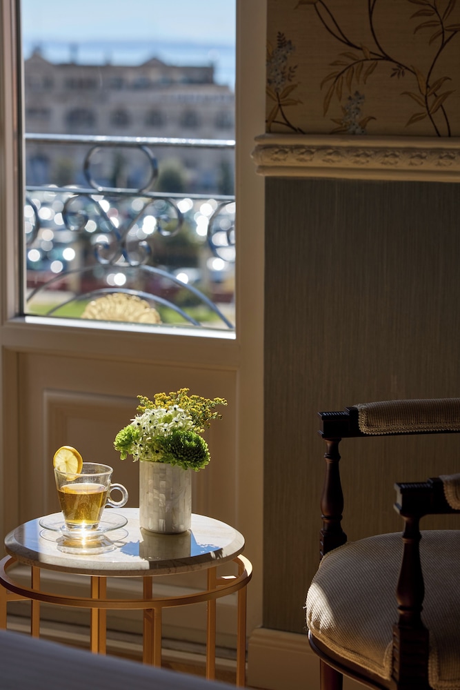 Sea View Deluxe Room with King Bed