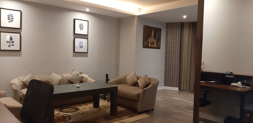 Suite (Room) - Photo 6