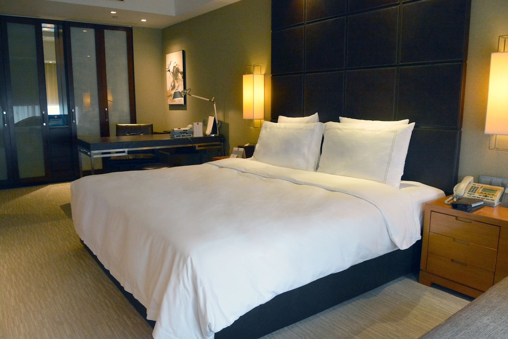 Deluxe King Room - Photo 1
