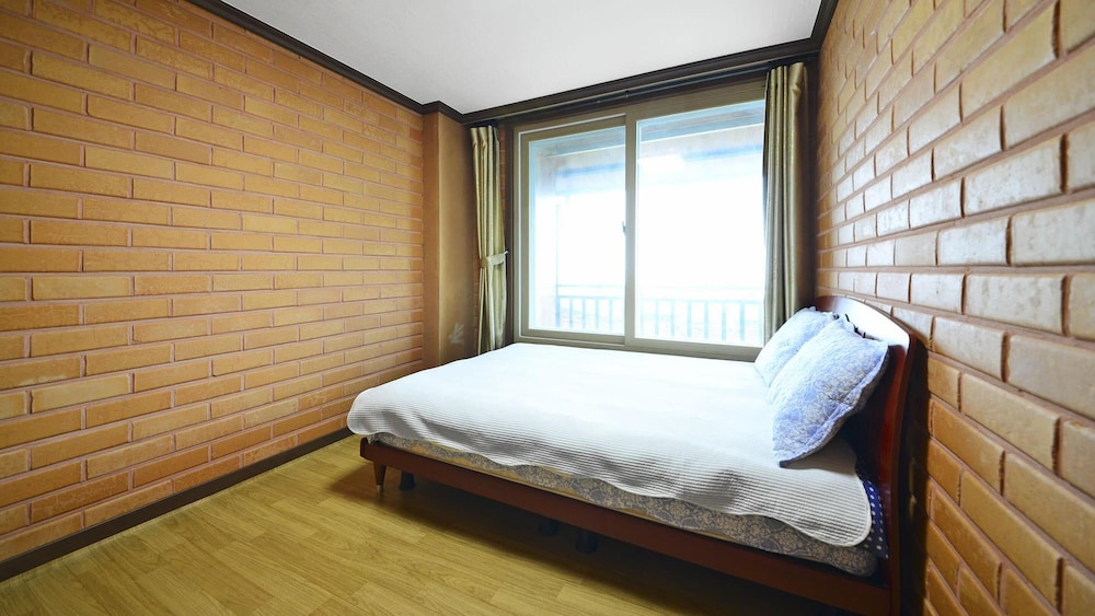Basic Room, 1 Bedroom (A102(Oceanview)) photo 3