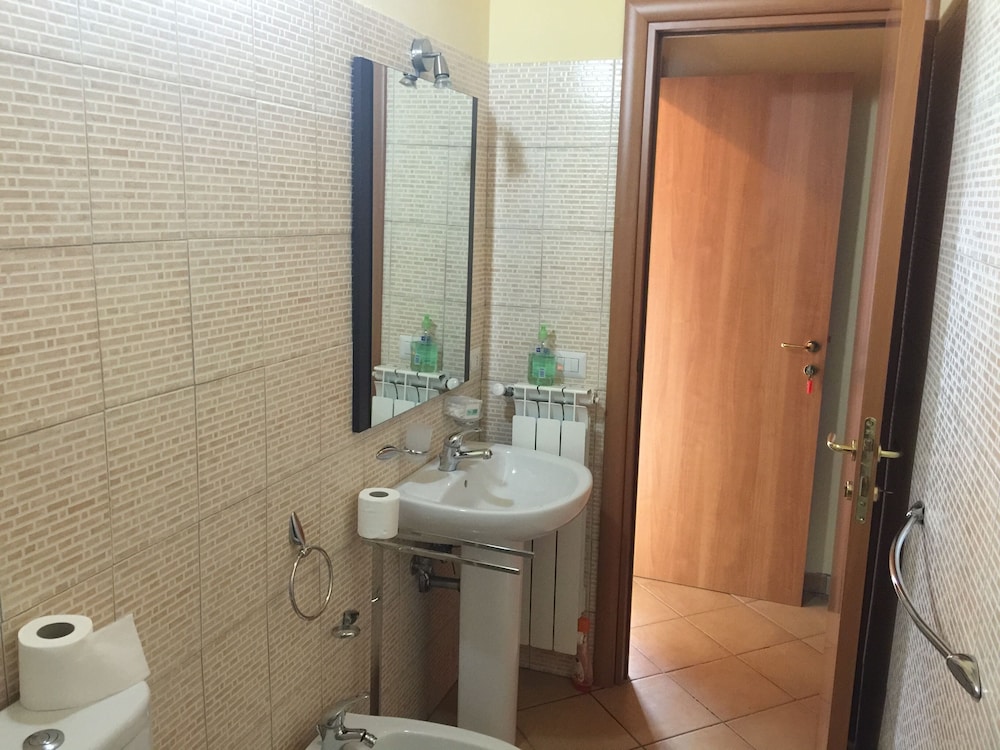 Standard Double Room, 1 Bedroom, Smoking photo 2