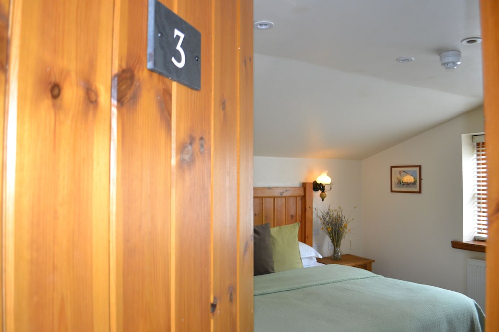 Double Room - Photo 7