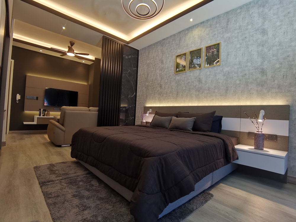 Premium Studio, 1 King Bed, Bathtub, City View