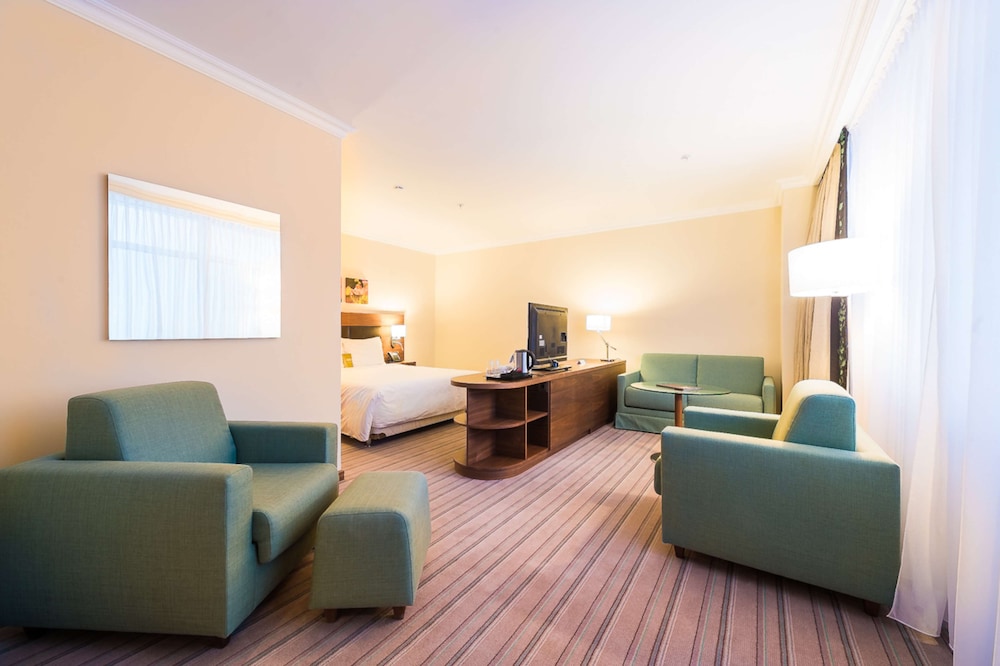 Deluxe Room, 1 King Bed photo 1