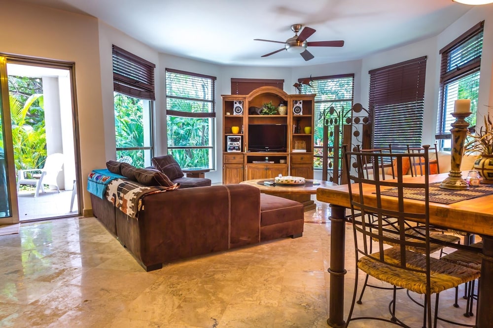 Condo, 2 Bedrooms