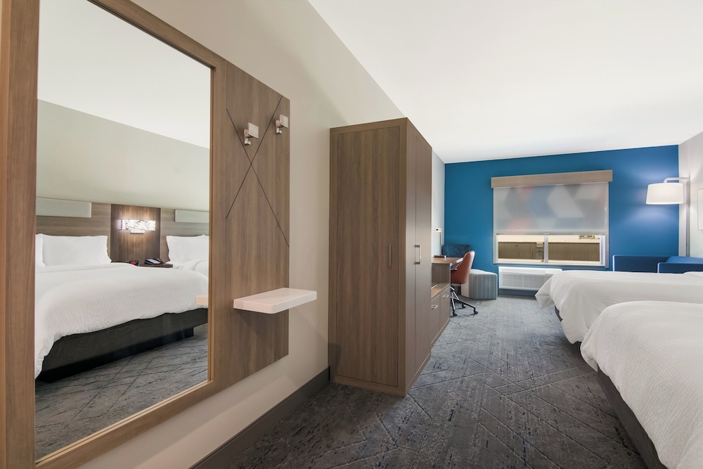 Standard Room, 2 Queen Beds (Walk In Shower) - Photo 7