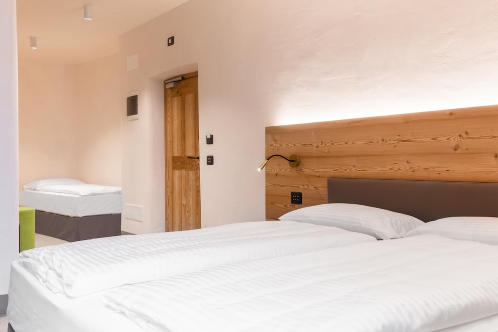Standard Double Room - Photo 3